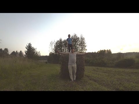 Видео: Сено, трактор и пасека — наш деревенский день!