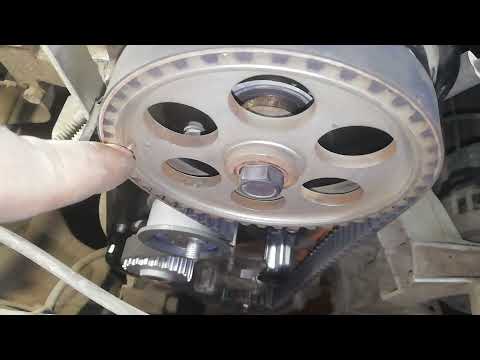 Видео: Замена помпы и ремня ГРМ на Калине