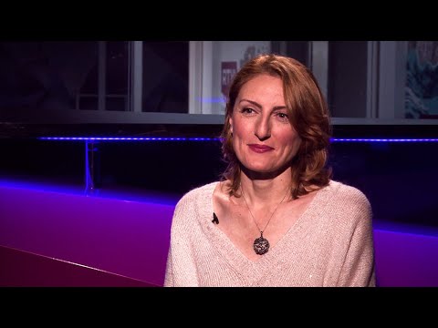 Видео: Наринэ Абгарян: «Писательский труд стал моим спасением» // Час Speak