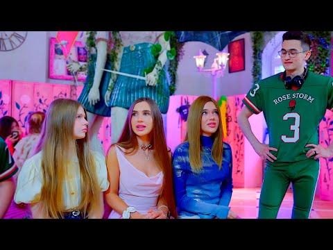 Видео: ЧЕРЛИДЕРШИ ПЕРЕШЛИ ВСЕ ГРАНИЦЫ!!! ДИАНА НА БАЛ БЕЗ ПЛАТЬЯ!!!