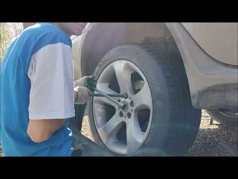 Видео: Бмв встречает лето. Два новых домкрата в работе.