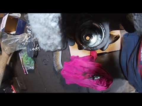 Видео: Полная замена ремкомплекта заднего суппорта Фольксваген (Volkswagen) Т4