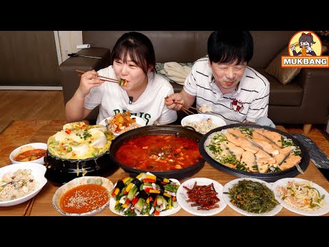 Видео: Мукбанг | Готовим и едим рагу из лосося с рисом и пастой из красного перца вместе с семьей.