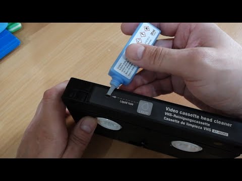 Видео: Чистящая VHS видеокассета с жидкостью / Влажная очистка головки видеомагнитофона (ремонт)