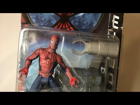 Видео: Распаковка фигурки Toy Biz 2002 Leaping Spider-man Человек Паук Сэм Рэйми