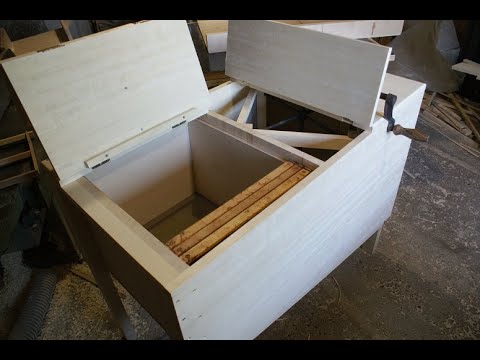 Видео: Самодельная медогонка из дерева.