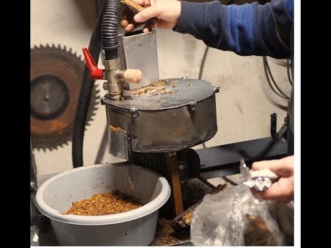 Видео: Maschine zum Extrahieren von Bienenbrot/Агрегат для извлечения перги.