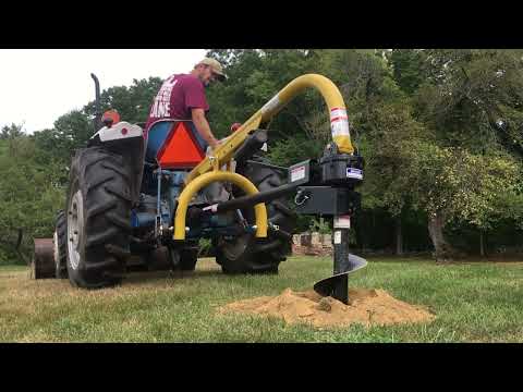 Видео: Обзор работы копателя ям под столбы и строительство ограждения