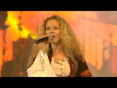 Видео: Desi Dobreva - Devoyko, Mari Hubava LIVE 2018 / Деси Добрева - Девойко, мари хубава LIVE 2018