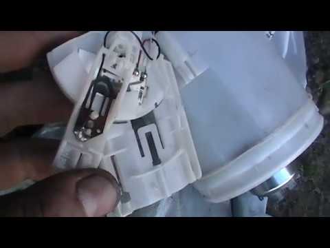 Видео: Топливная станция MITSUBISHI SPACE STAR, CARISMA. Замена на разборную от дорестайлинговой версии.