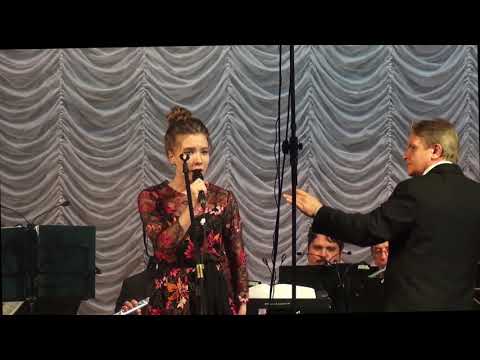 Видео: Луис Феррари - «Domino» поет Варвара Убель