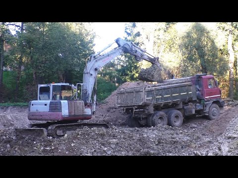 Видео: Компактный экскаватор Takeuchi TB 1140 копает пруд часть 1