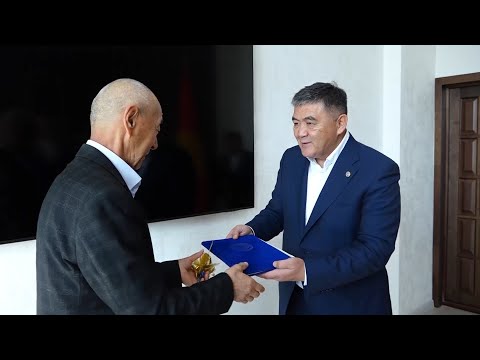Видео: КАМЧЫБЕК ТАШИЕВ 8 БАЛАЛУУ ОБОНЧУ АТКАРУУЧУГА ҮЙ ТАПШЫРДЫ