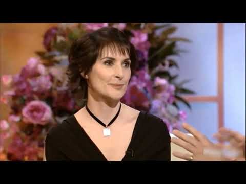 Видео: Enya - Interview \ translated. Интервью Энии об альбоме "And Winter Came" (3. 02. 2009, ITV UK)