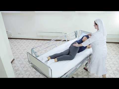 Видео: Краткий курс по уходу за лежачими пациентами. Поворот на бок