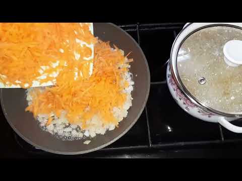 Видео: Экономное меню на 2 дня  Кабачковые оладьи, сырный суп пюре