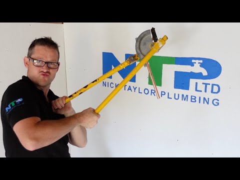 Видео: Согните медную трубу как следует, как согнуть медную трубу на 90 градусов HD 1080p