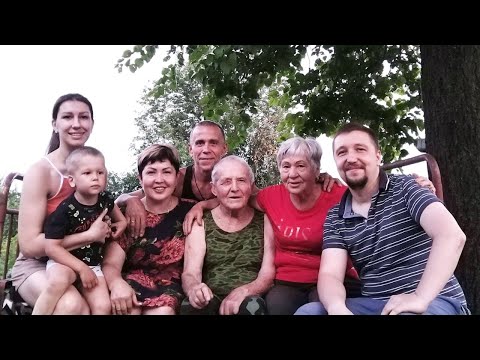 Видео: Завтра уезжаем в Геленджик! // Навестили бабулю и дедулю // Обзор огорода // Семейное фото