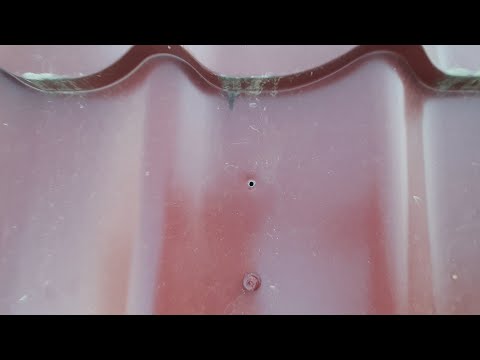 Видео: Как легко и быстро заделать сквозные отверстия от саморезов в кровле.