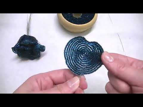Видео: Роза из бисера. Синяя роза. tutorial