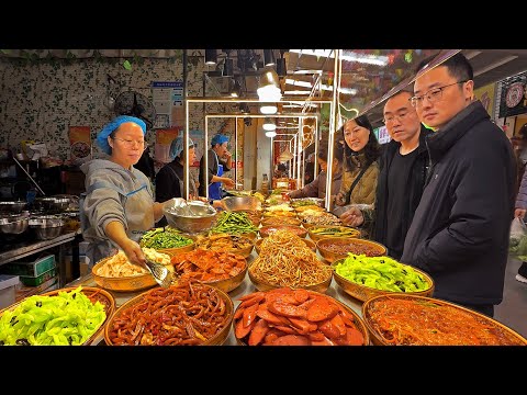 Видео: Крытый рынок Китая в Тайюане | Колбасы с начинкой, Хрустящая рыба и Местная еда