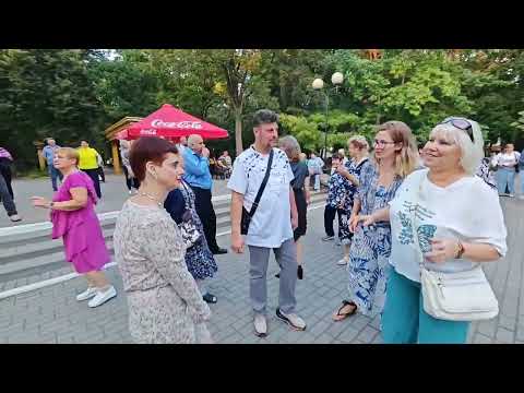 Видео: 6.09.25г... "Мама Не ругай"... Лора Виталь... звучит на Танцполе в Гомельском парке... 