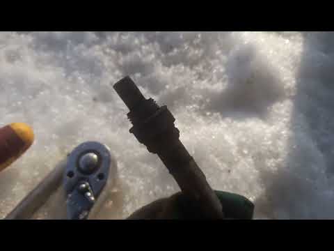 Видео: Mazda 6 GG.  Первая лямбда (кислородный датчик) замена.