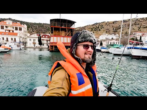 Видео: В Балаклаве РЫБА есть! Нашел то самое место в Севастополе! Рыбачим с ДЕЛЬФИНАМИ бок о бок!
