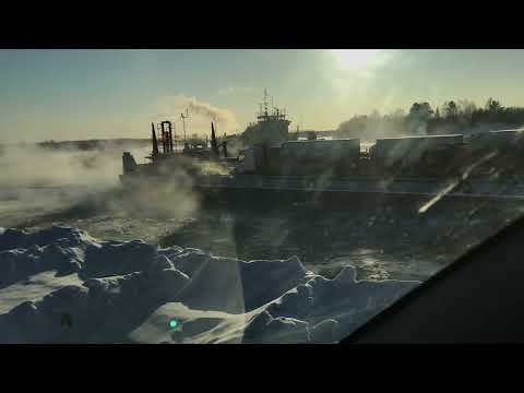 Видео: Жесть длинная очередь зимняя переправа паром р Енисей Tin long queue winter crossing ferry R Yenisei