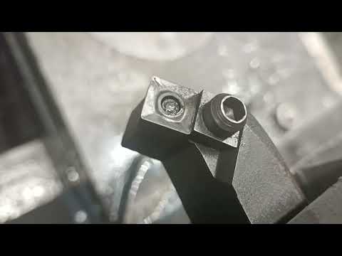 Видео: На сколько плохой резец со сменной пластинкой из СССР? #токарка