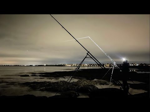 Видео: Ловля трески в сумерках | Ньюбиггин | Нортумберленд | Рыбалка на северо-востоке