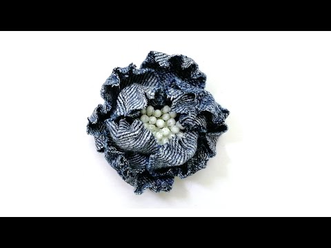 Видео: Объемный тканевый цветок. Переделка джинсов. DIY. Мастер класс | Fabric flower. Remaking jeans