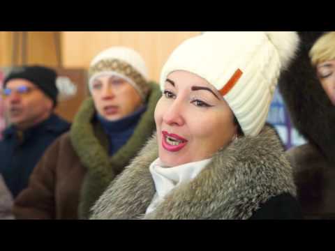 Видео: Песенный флешмоб в городе Снежное! На безымянной высоте.