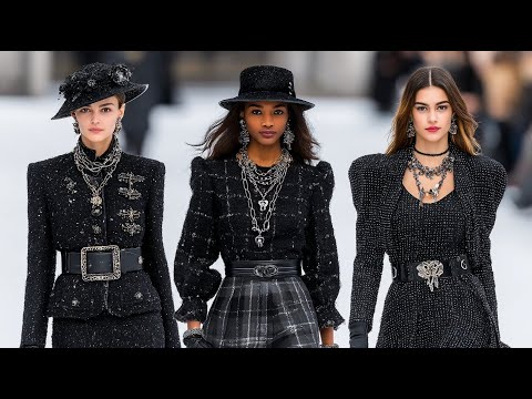 Видео: Модные наряды осени/зимы 2026 года в стиле Chanel блистают на Неделе моды в Париже
