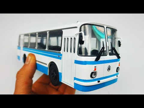 Видео: Модель автобуса ЛАЗ-695 масштаб 1:43 Наши Автобусы МОДИМИО №1 распаковка и обзор машинок!