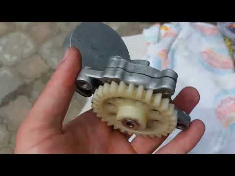 Видео: Чистка сетки масляного фильтра на BAJAJ PULSAR 180