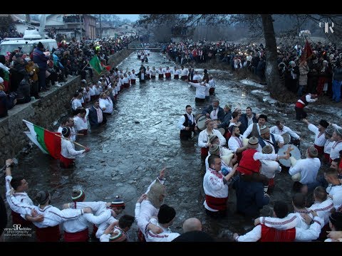 Видео: #Богоявление Мъжкото хоро Калофер 2019