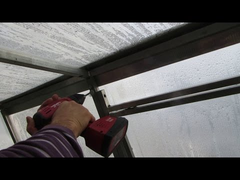 Видео: МОНТАЖ ПОДВЯЗКИ В ТЕПЛИЦЕ.