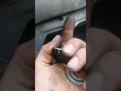 Видео: Простейшая замена верхнего ролика стеклоподьемника ваз 2107