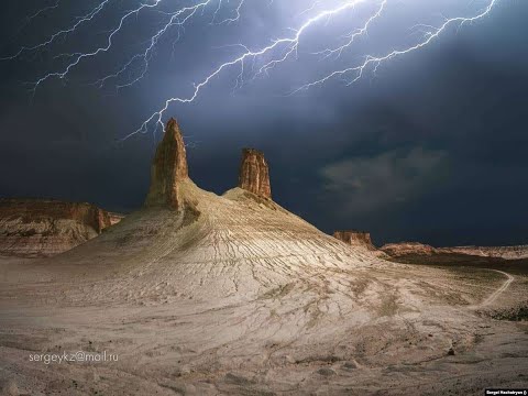 Видео: Бозжыра Австралиядағы Улуру жартасының кебін кимей ме?