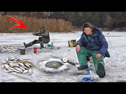 Видео: ДЕД ЛОВИТ на КОЛБАСУ ГОРУ РЫБЫ!!! СЕКРЕТ РЫБАЛКИ на МОРМЫШКУ РАСКРЫТ