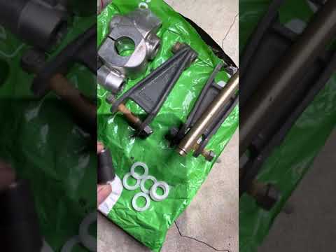 Видео: Нюансы ремонта передней подвески снегохода Ямаха Викинг