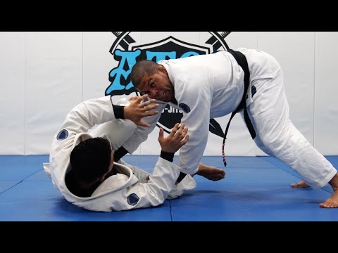 Видео: Пас открытого защитника - Андре Гальвао