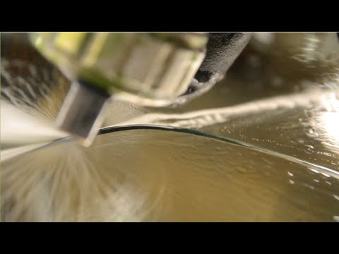 Видео: Как промыть трещину на лобовом стекле (весь процесс) - Петрозаводск