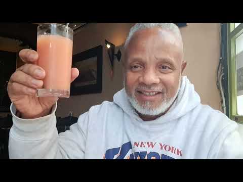 Видео: Он владелец настоящего марокканского ресторана.