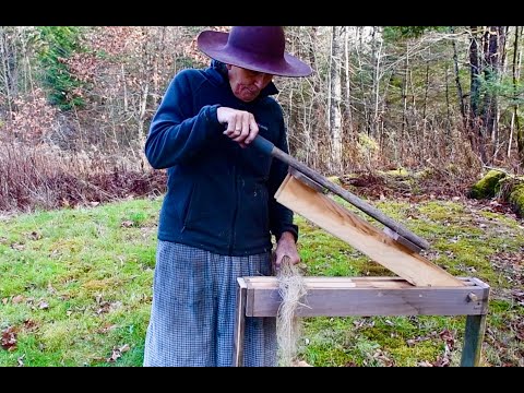 Видео: Пожилая женщина-фермер из Мэна обрабатывает и прядет лён