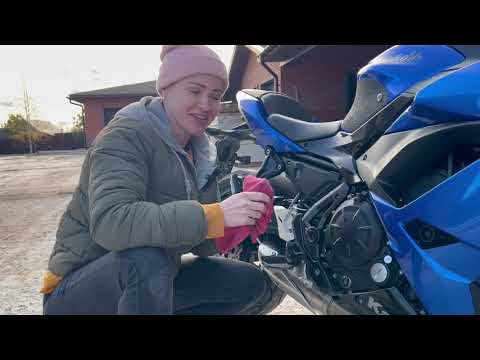 Видео: Замена масла Kawasaki Ninja 650
