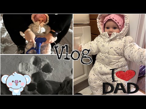 Видео: Vlog:Прогулка с Миленой. Валяемся в снегу. Папа катает нас на снегокате.