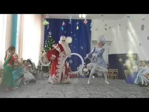 Видео: Дед мороз и снегурочка танцуют Skibidi и многое другое