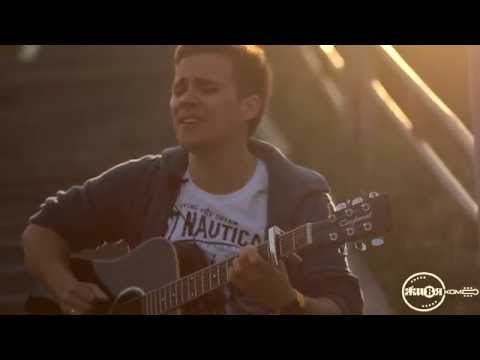 Видео: Денис Никитин и Анастасия Никитина - Это не игра // ЖИВЯКОМ //